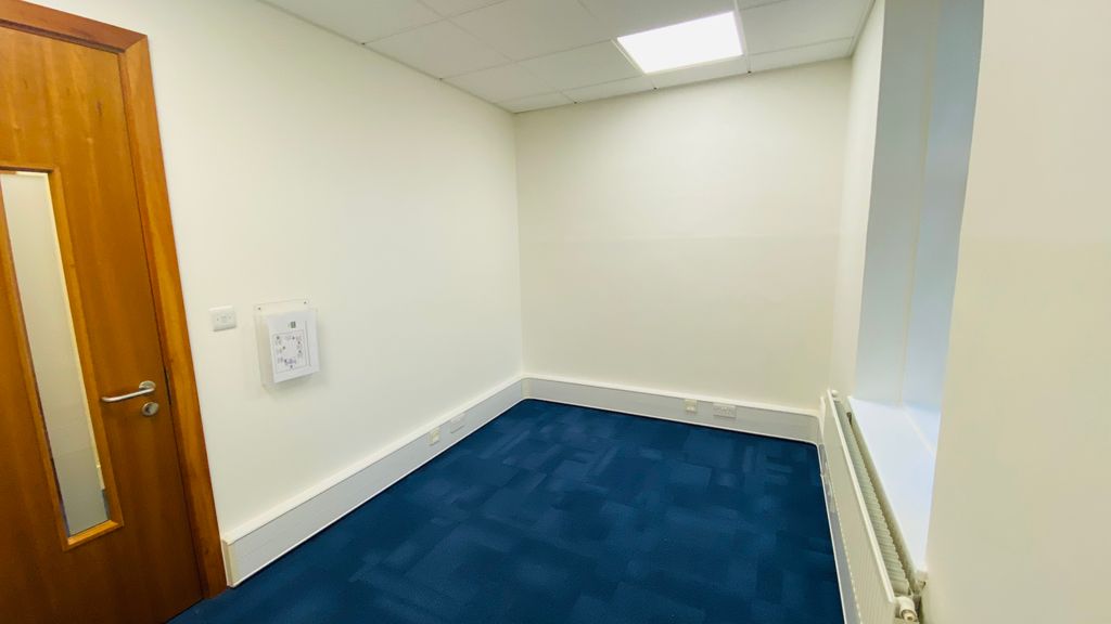 Property photo 3 of 5 30-4 Small Office To Let