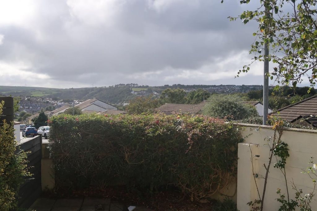 Property photo 2 of 27