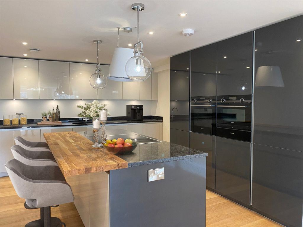 Property photo 2 of 11 Kitchen