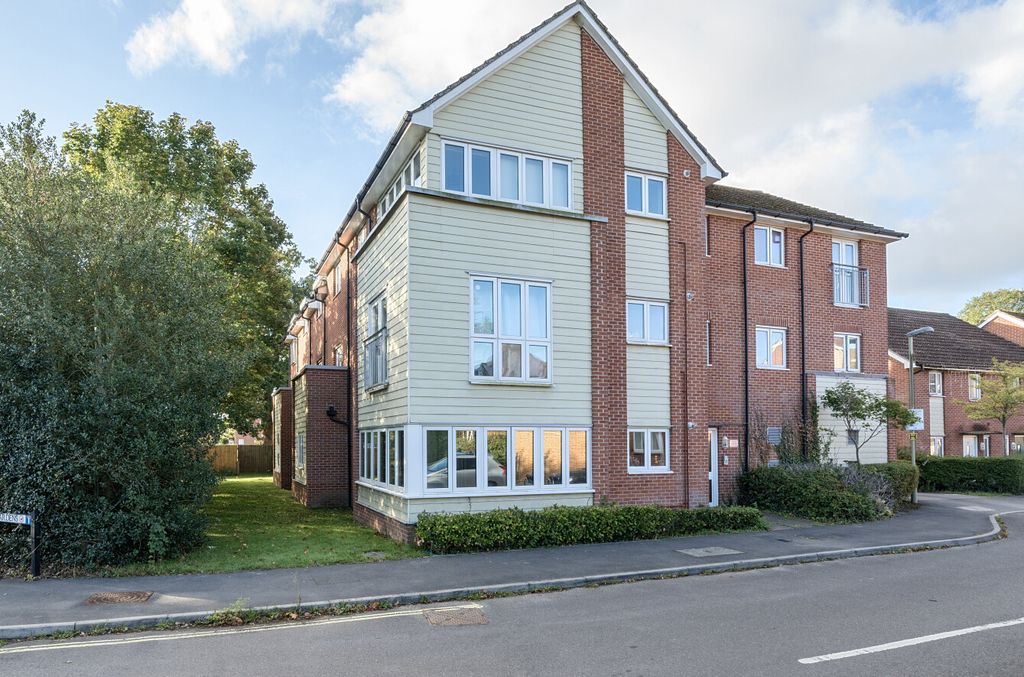 Property photo 1 of 8 1350168-15-68Bfd8...