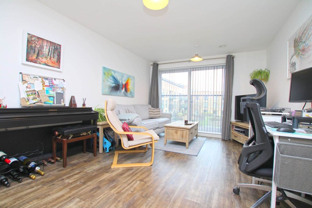 Property photo 3 of 11