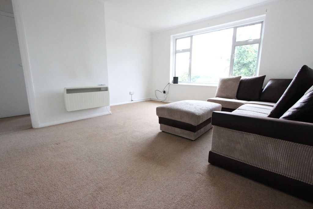 Property photo 2 of 27