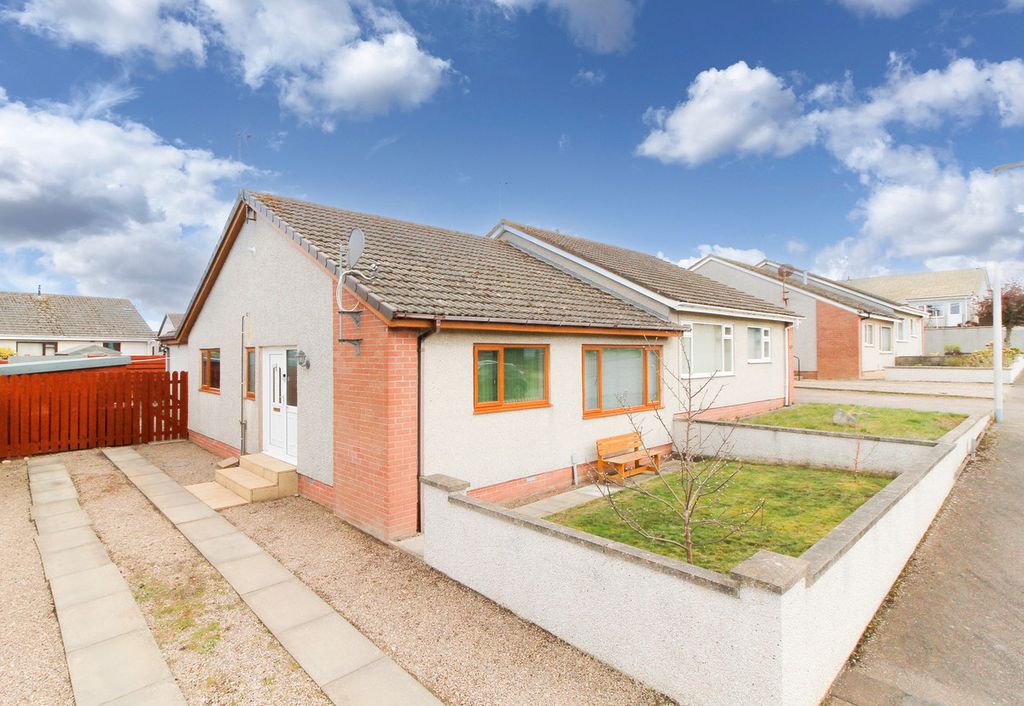 Property photo 3 of 32