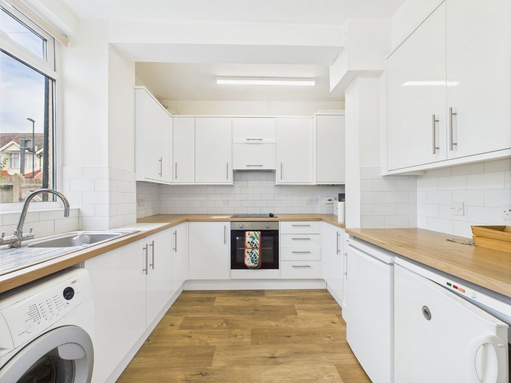 Property photo 2 of 16 4468182