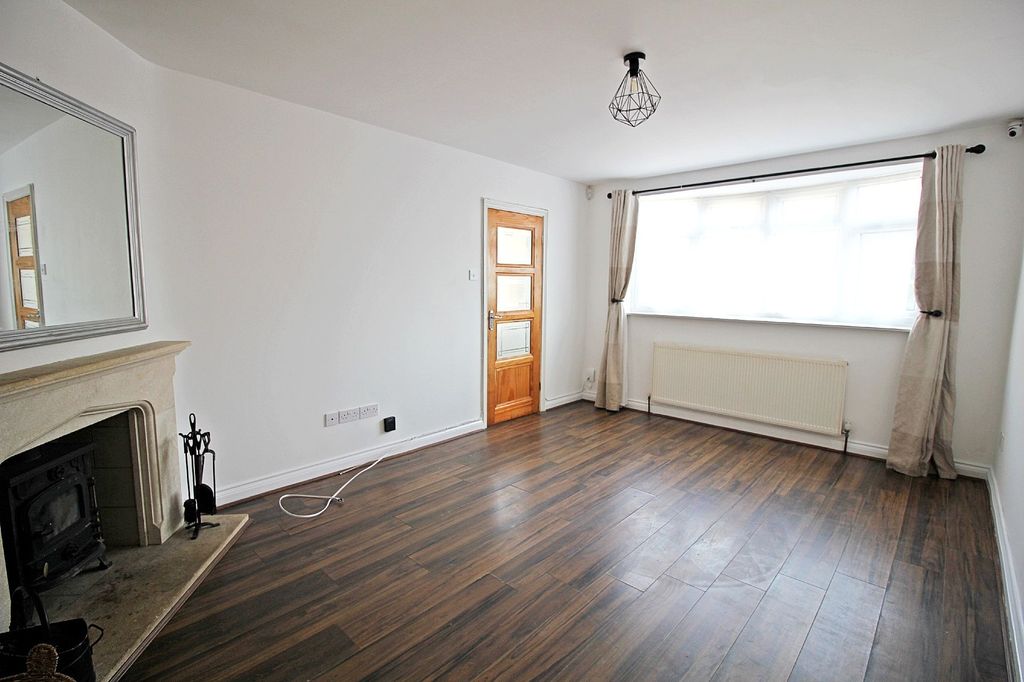 Property photo 3 of 25