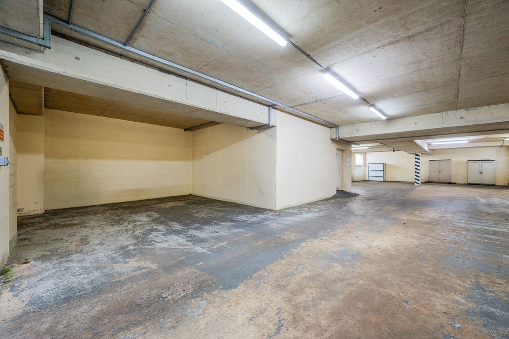 Additional image 26 of 3 bed flat for saleValley Court, Reigate RH2