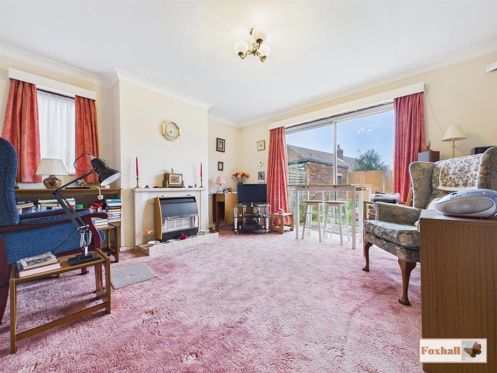 Property photo 3 of 14 Lounge