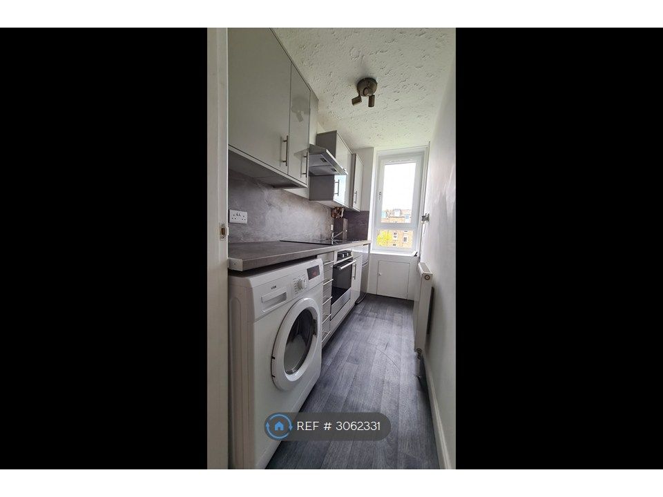 Property photo 3 of 17 Kitchen