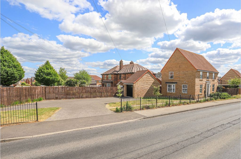 Property photo 2 of 17 Front View