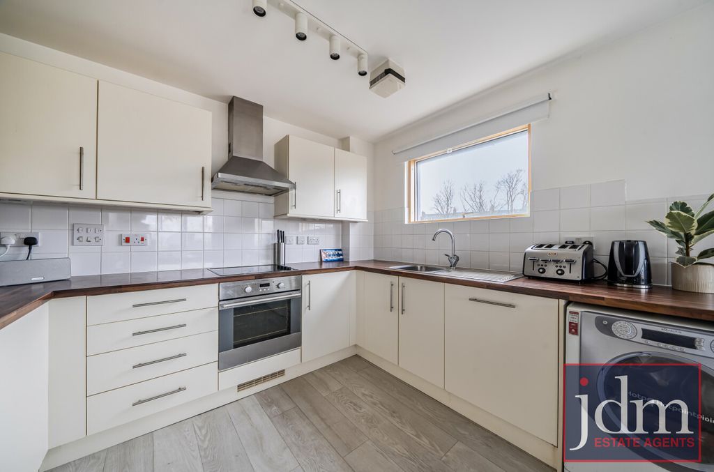 Property photo 3 of 11 16349d71-08d8-4F1...