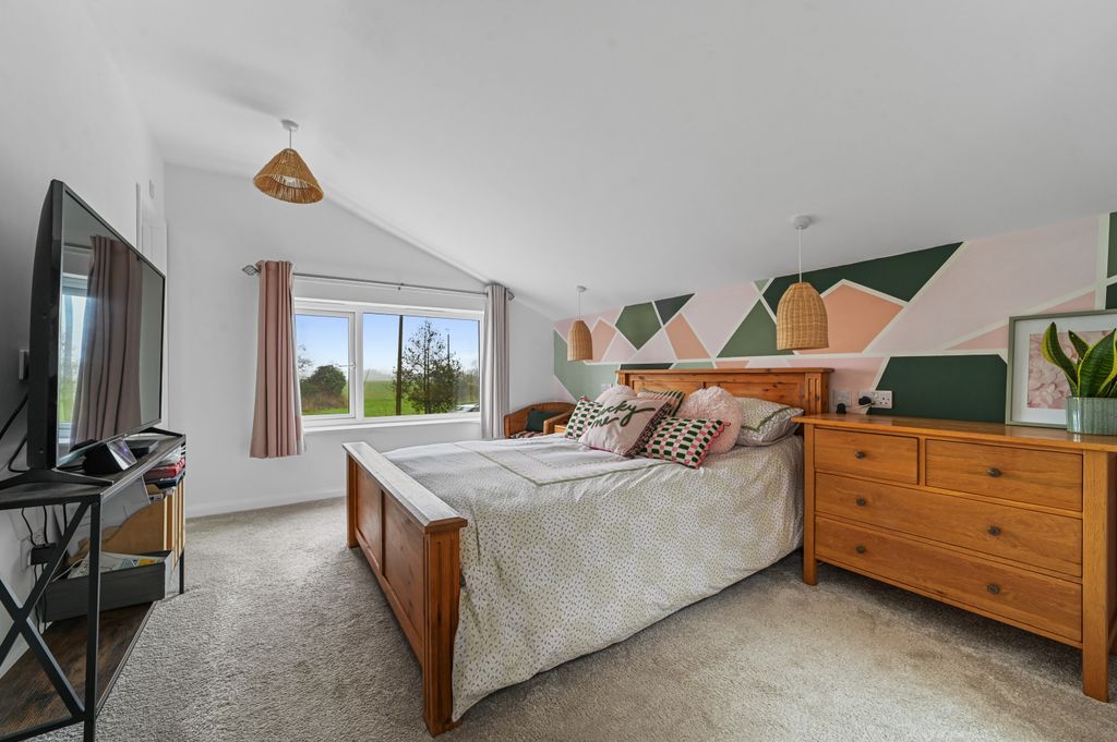 Property photo 3 of 27