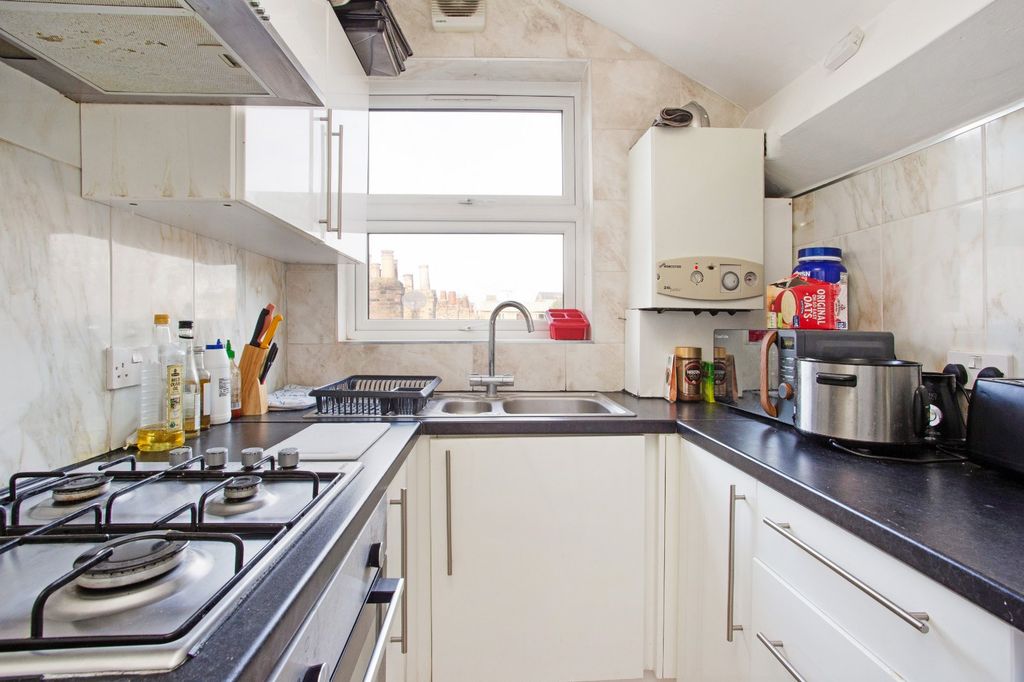 Property photo 2 of 17 Kitchen