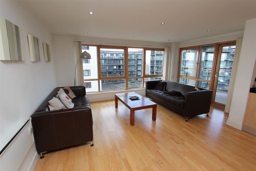 Property photo 1 of 14 Livingroom.Jpg