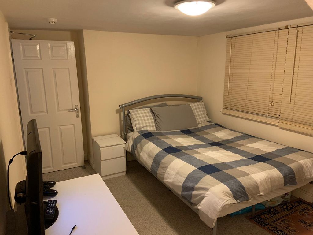 Property photo 1 of 10 Bed 2