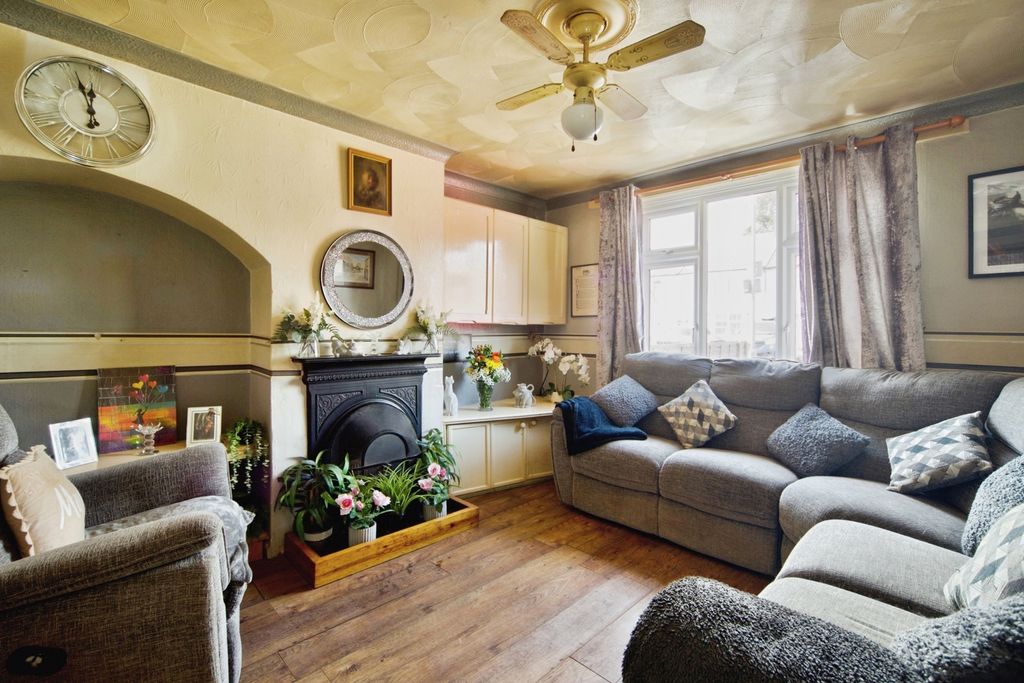 Property photo 2 of 15 Pbox-Img.Jpg