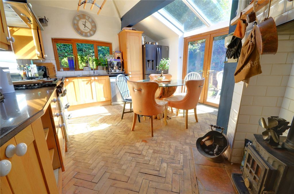 Property photo 2 of 24 Kitchen
