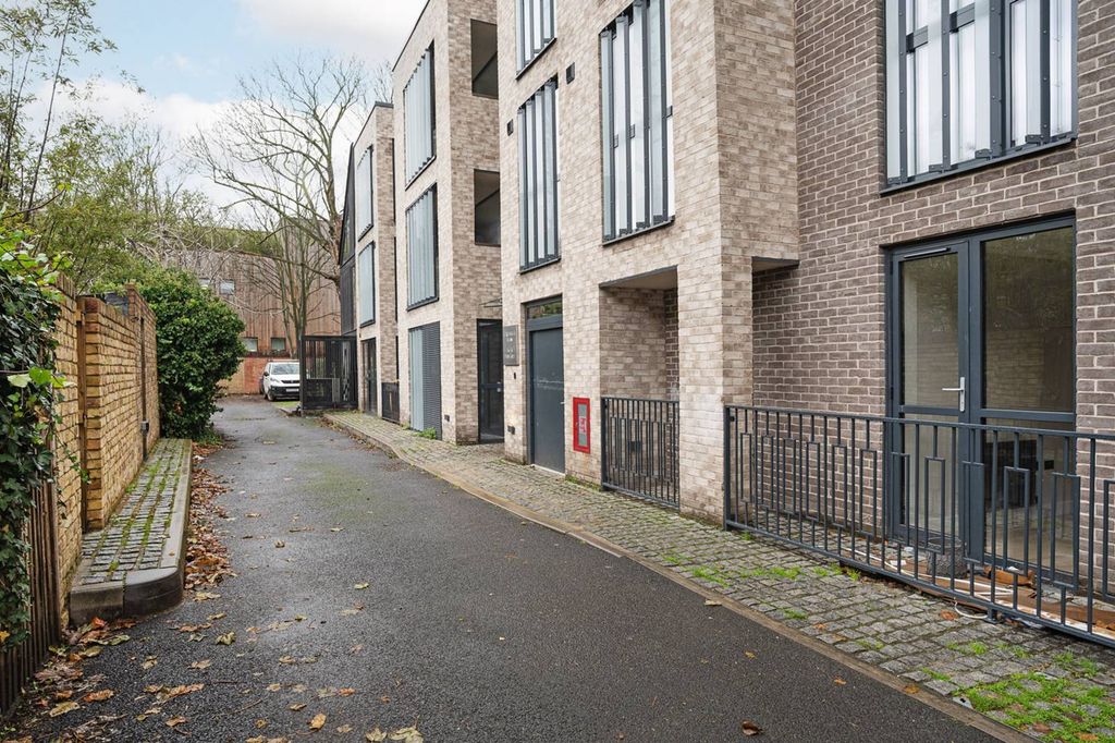 Property photo 2 of 9