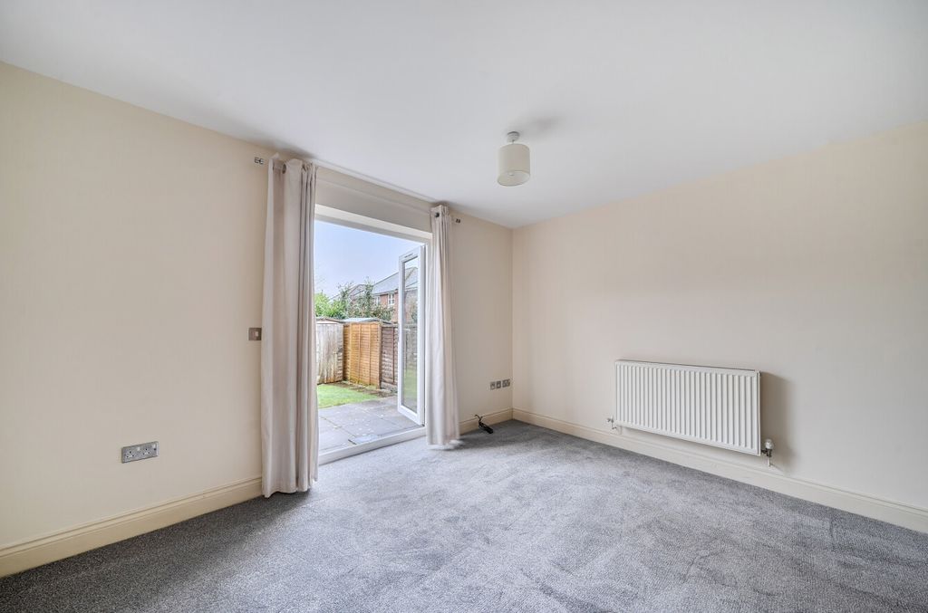 Property photo 3 of 15 1404524-11-697239...