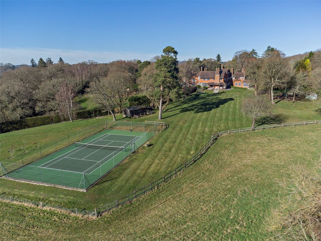 Property photo 2 of 33 House. Partnership