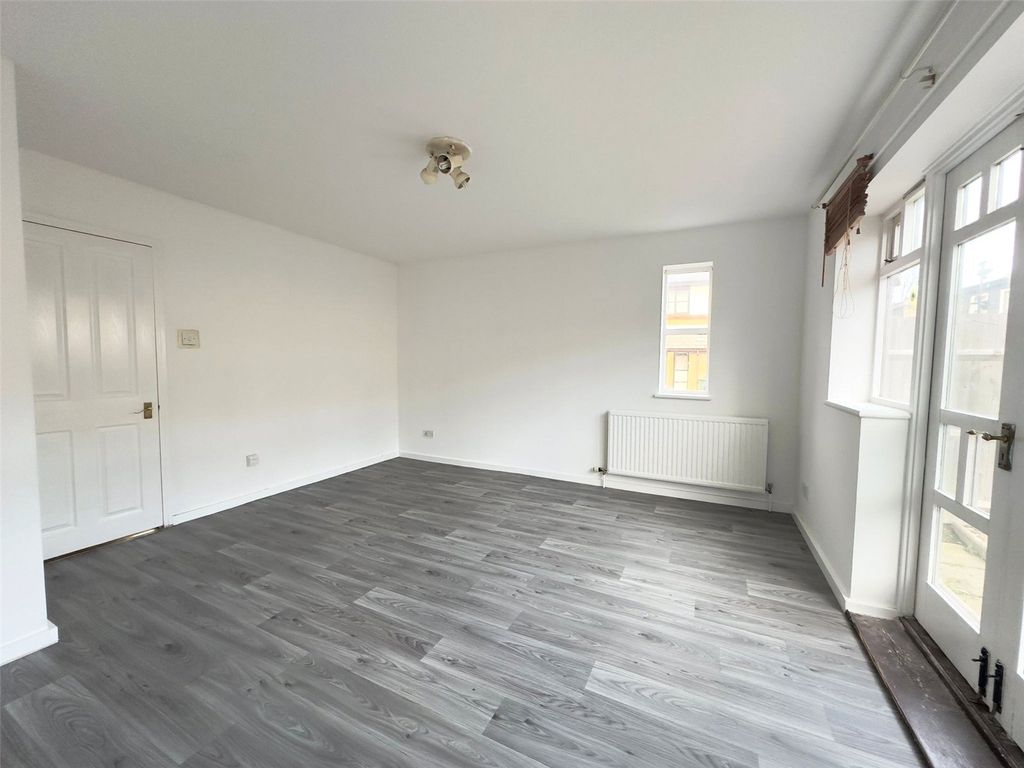 Property photo 3 of 15 Picture 3