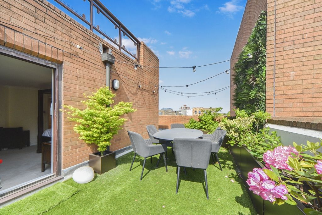 Property photo 2 of 21 Free Trade Wharf