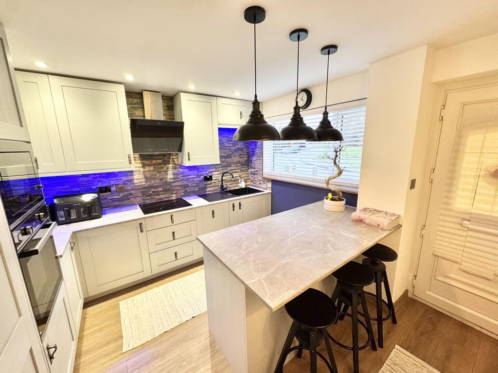 Property photo 3 of 22 Kitchen