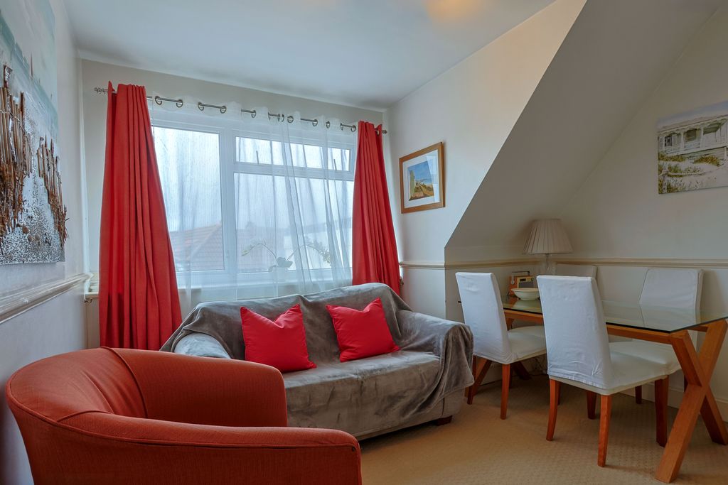 Property photo 2 of 12 04