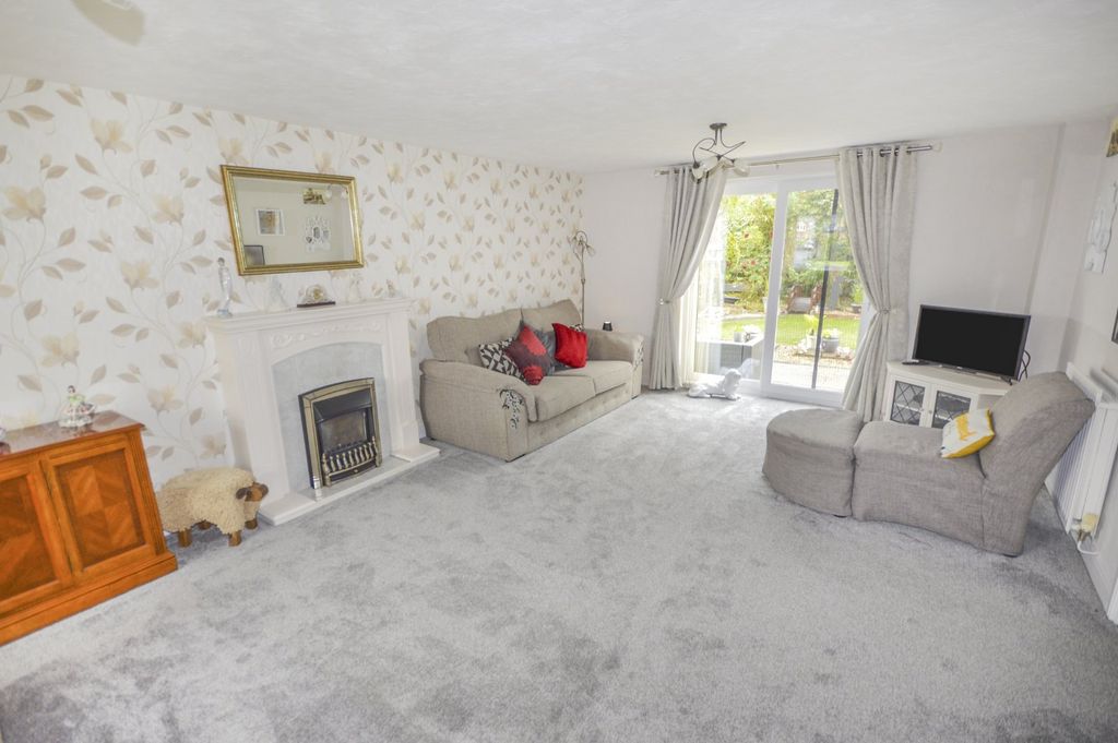Property photo 3 of 38 Picture No. 04