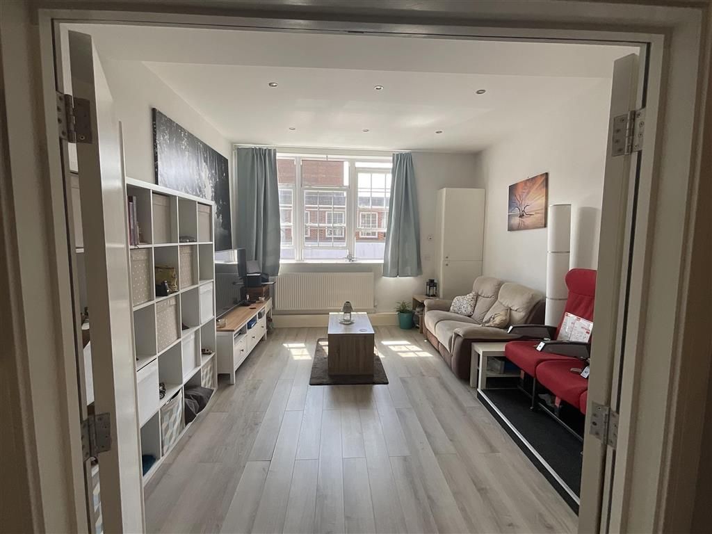 Property photo 1 of 11 Lounge