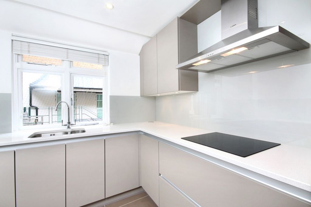 Property photo 2 of 8 Three Bedroom Her...