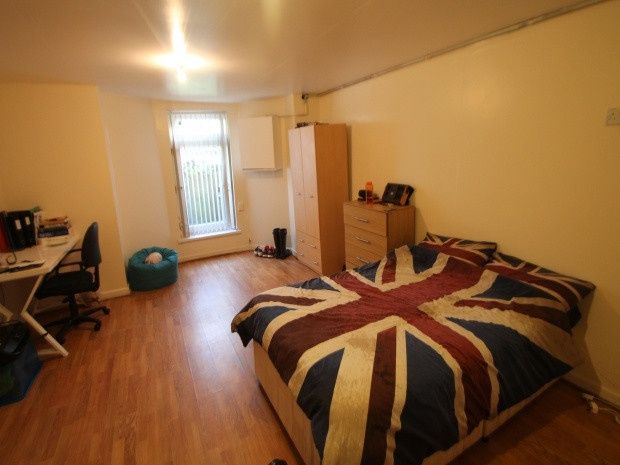 Property photo 2 of 21 A Cozy Single Bedroom Featuring A Bed With A Union...