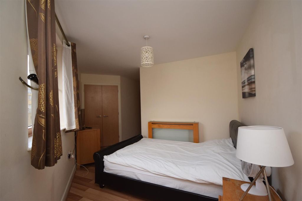 2 bed flat for saleCity Centre NR1 photo 4
