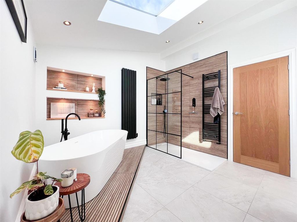 Property photo 3 of 47 Bathroom