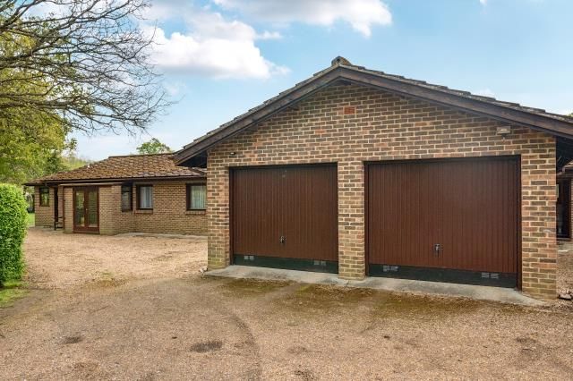 Property photo 2 of 34 Garage
