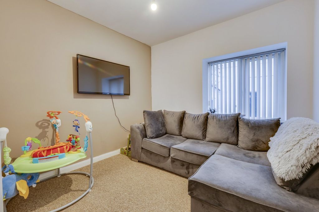 Property photo 2 of 12 Picture No. 03