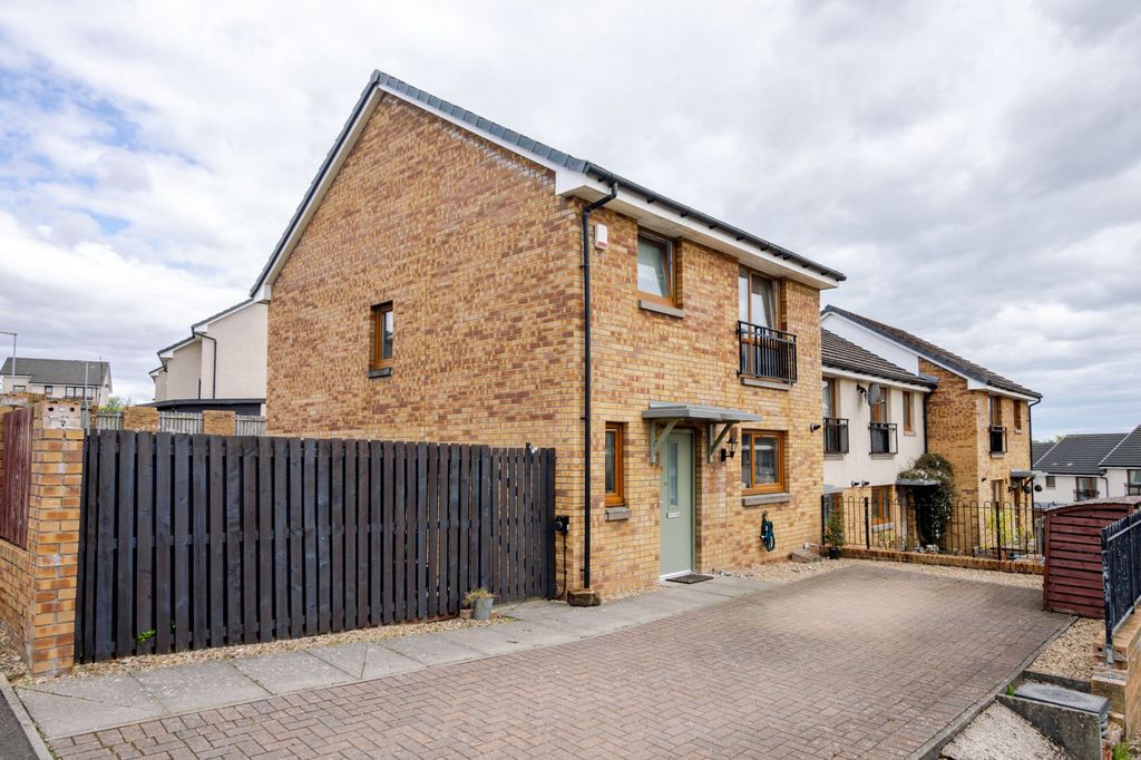 Property photo 2 of 23