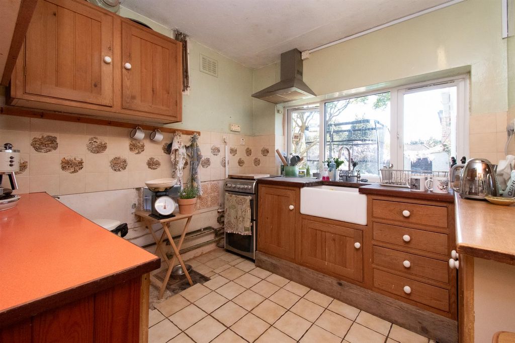 Property photo 3 of 24 Kitchen