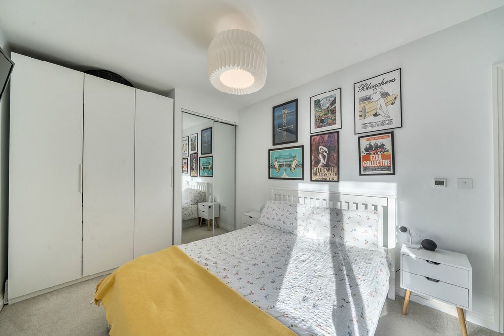 Property photo 2 of 12 Bedroom