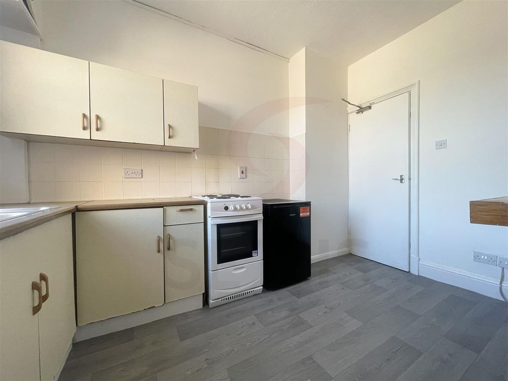 Property photo 1 of 7 Kitchen