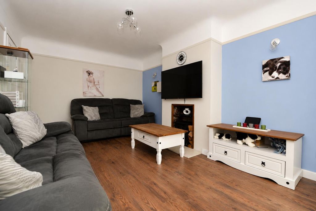 Property photo 2 of 14 Living Room..Jpg