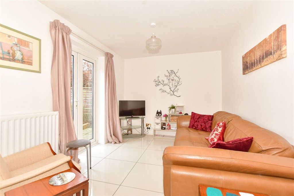 Property photo 2 of 9 Lounge