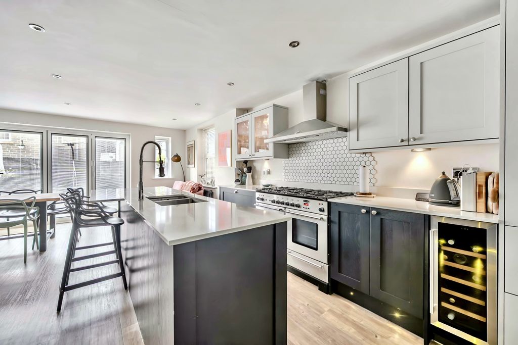 Property photo 2 of 17 Open-Plan Kitchen Dining Room