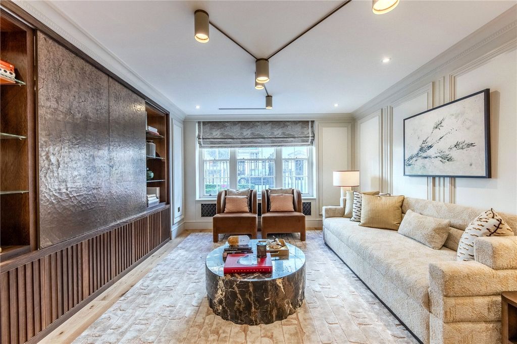 Property photo 2 of 8 Reception