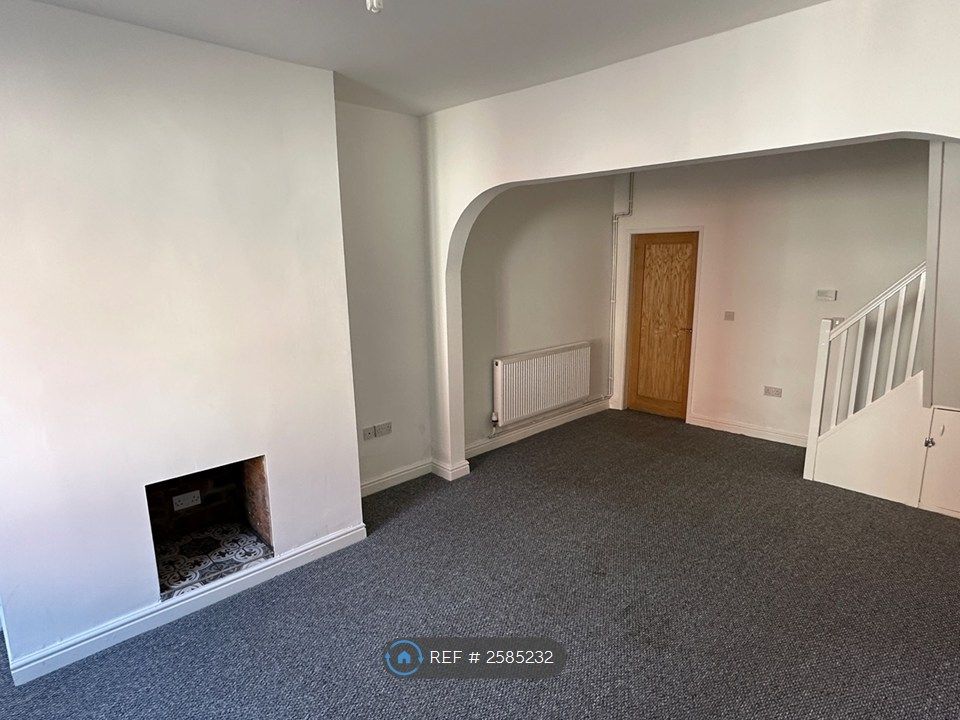 Property photo 1 of 11 Living Room