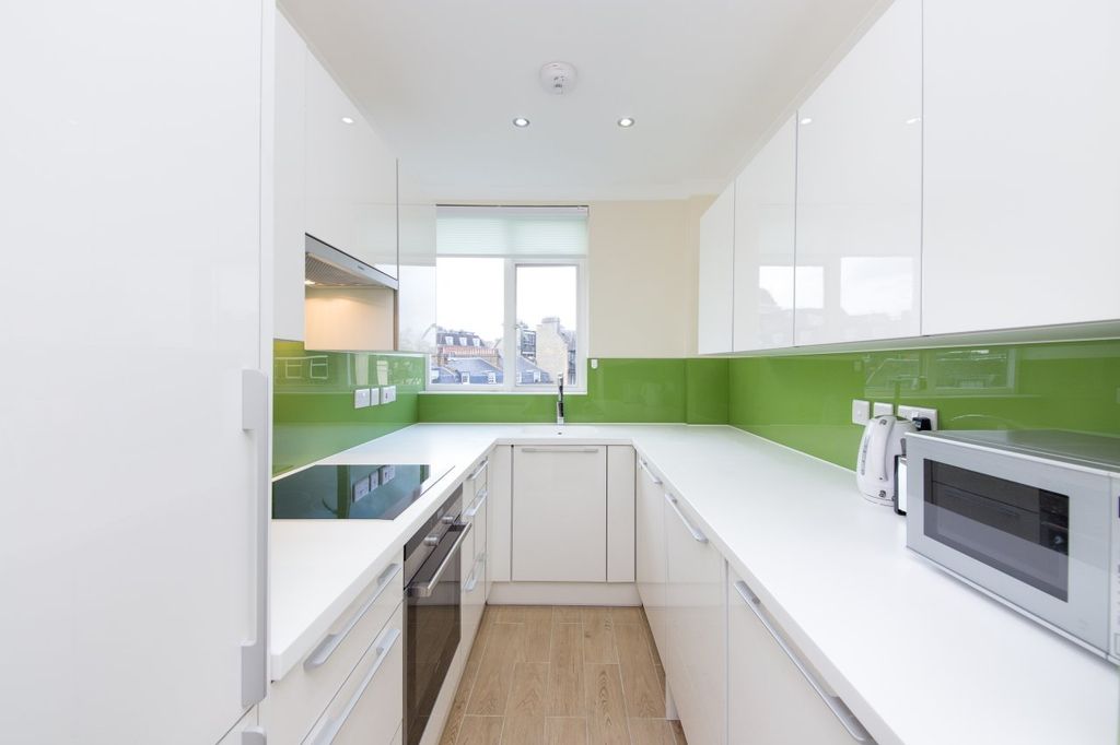 Property photo 3 of 9 Kitchen