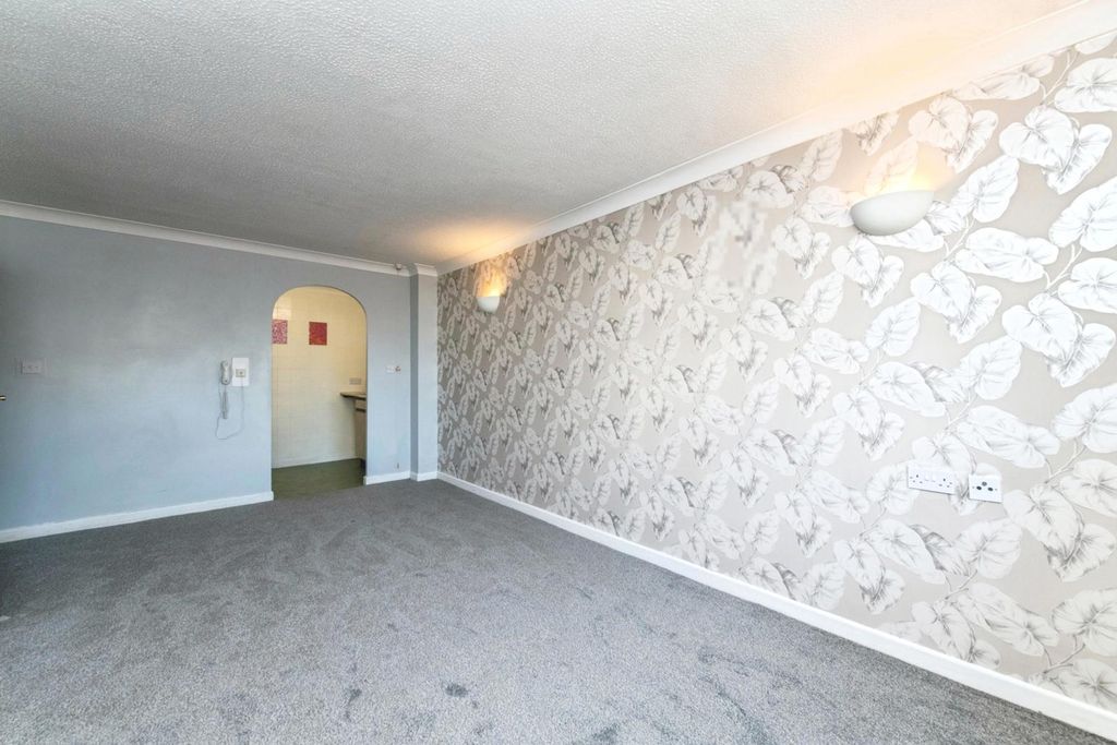 Additional image 4 of 1 bed flat for saleKing Street, Honiton, Devon EX14