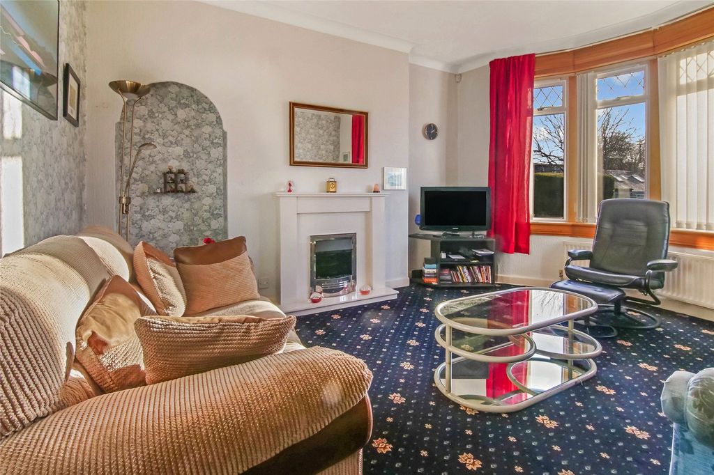 Property photo 2 of 21 Living Room