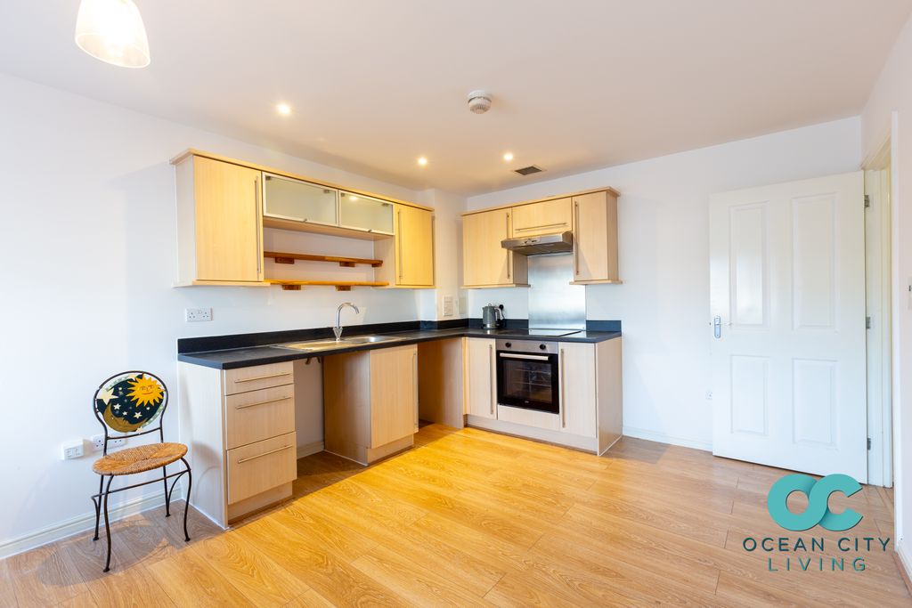 Property photo 2 of 14 Living Room/Kitchen