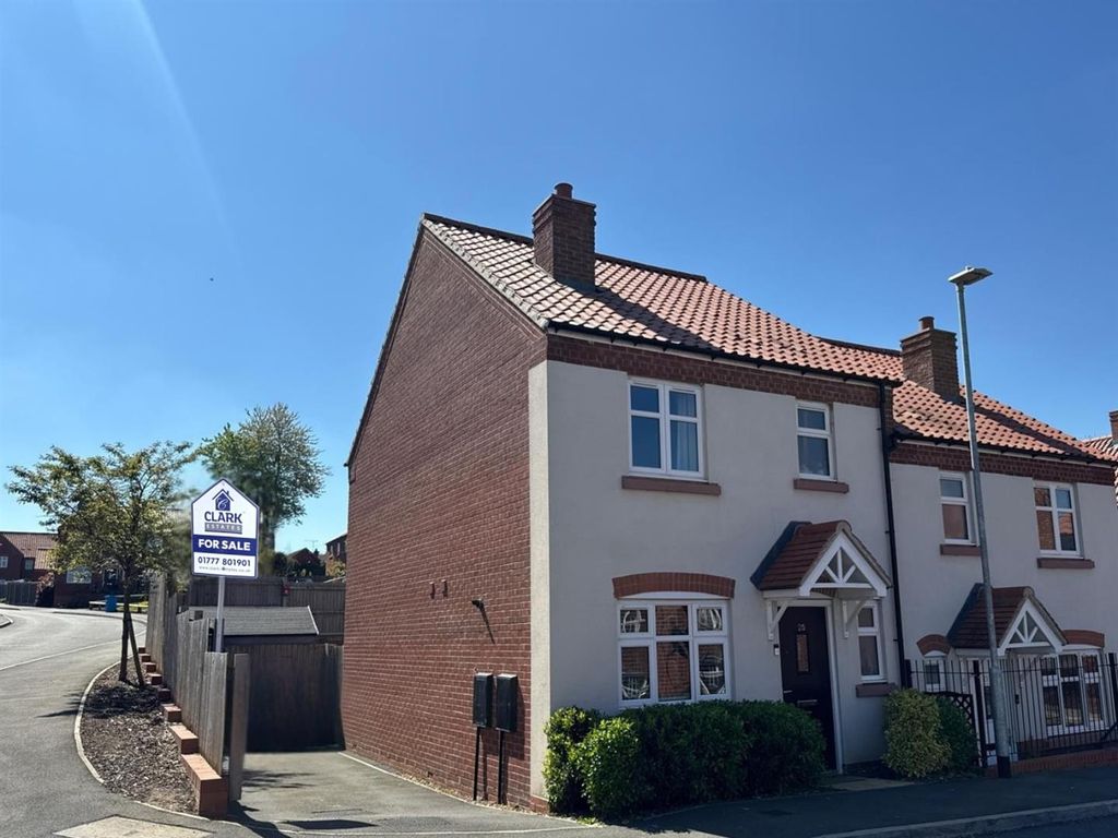 Property photo 2 of 20 25 Orchardside Exterior.Jpg