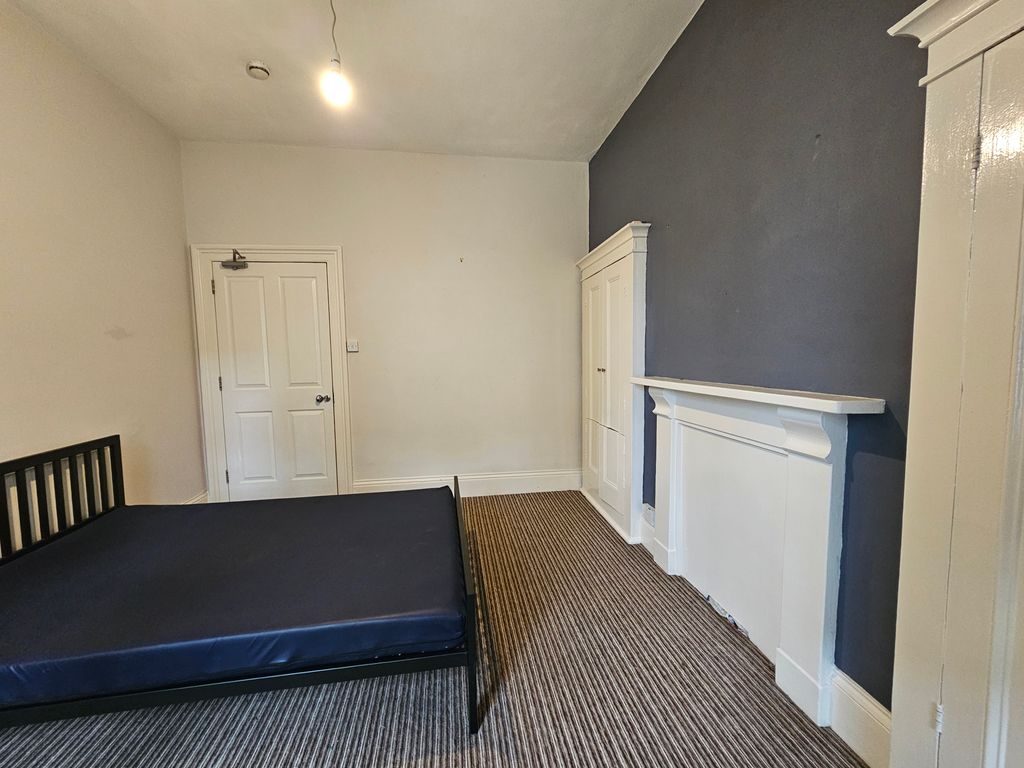 Property photo 2 of 3